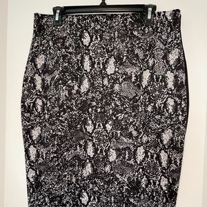 APT.9 Black and White Skirt, L